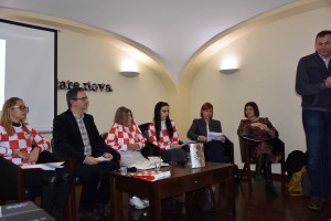 2016-12-20 Osijek-Nina knjiga-DSC 0243-s